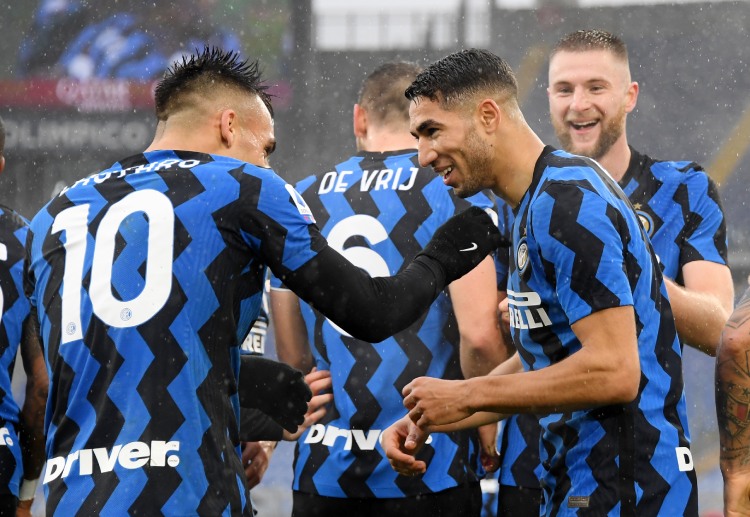 နှစ်သင်းစလုံး စီးရီးအေ အမှတ်ပေးချန်ပီယံဆု ရရှိရေး ပြေးလမ်းပေါ်မှာ ရှေ့ဆုံးကနေ ဦးဆောင်နေတဲ့ အေစီမီလန် ကို ဆက်လက် ဖိအားပေးနိုင်ဆဲ ဖြစ်ပါတယ်။