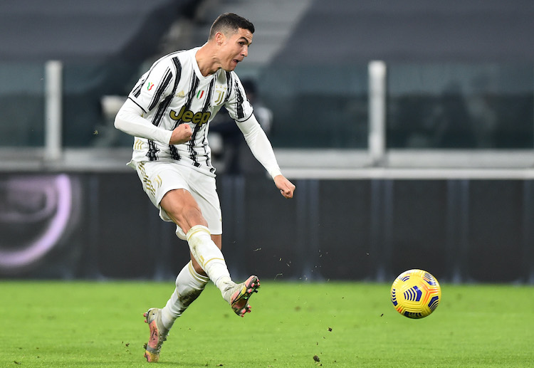 Coppa Italia: Juventus dù phải hứng chịu nhiều đợt lên bóng vũ bão của đội khách song vẫn thể hiện được sự chắc chắn.