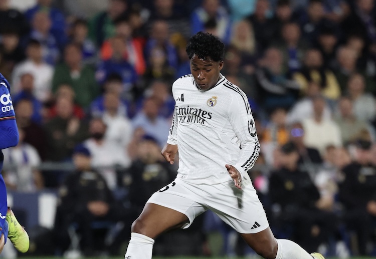 Calciomercato ရဲ့ ဖော်ပြချက်အရ ဂျူဗင်တပ်စ် အသင်းဟာ လာလီဂါ ကလပ် ရီးရဲလ်မက်ဒရစ် လူငယ် တိုက်စစ်မှူး အန်းဒရစ်ခ်ကို အငှားနဲ့ ခေါ်ယူဖို့ ကြိုးပမ်းနေတယ်လို့ သိရပါတယ်။