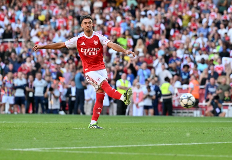 ရာသီသစ်မှာ အာဆင်နယ်က ပရီးမီးယားလိဂ် ၄ ပွဲ ကစားထားပြီး လက်ရှိချန်ပီယံ လစ်ဗာပူးလ်ကို ၁-၀ ရလဒ်နဲ့ ကပ်ရှုံးခဲ့တာက လွဲရင် ကျန်ပွဲတွေမှာ အနိုင်ရထားပါတယ်။