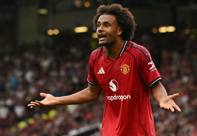 နယ်သာလန် တိုက်စစ် ကစားသမား ဇစ်ခ်ဇီးဟာ နည်းပြ ရူဘင် အမော်ရင် လက်အောက်မှာ ပွဲထွက် ကစားခွင့်ရဖို့ ရုန်းကန်နေရပြီး ဒီရာသီ ပရီးမီးယားလိဂ်မှာ ၁ ပွဲမှ ပွဲထွက် ကစားခွင့် မရသေးပါဘူး။