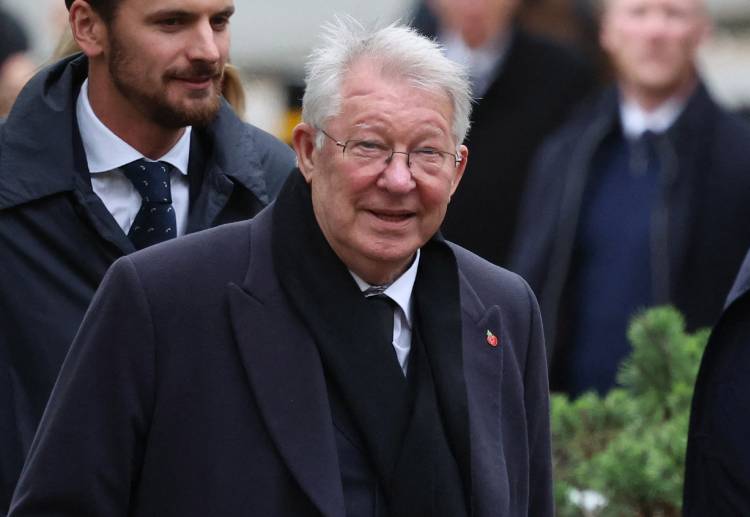 Sir Alex Ferguson dẫn dắt Man Utd ở Premier League gần 10000 ngày