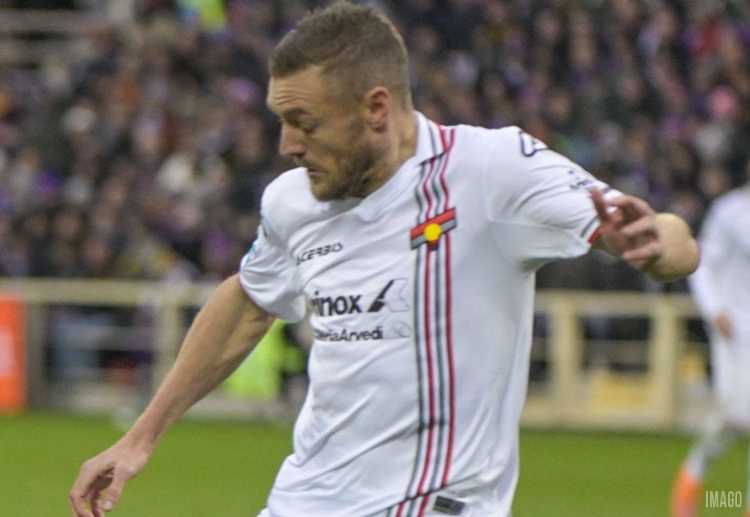 意甲联赛  克雷莫纳差点在上半场破门，瓦迪·杰米的远射被立柱挡出。