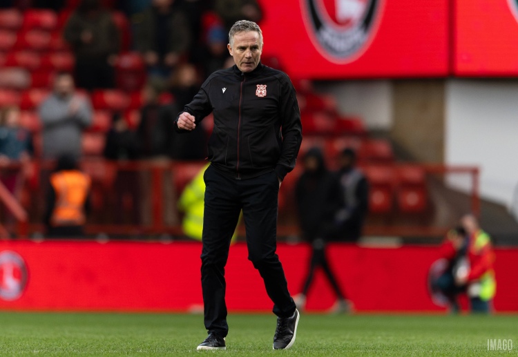 足总杯  红龙军团主帅帕金森可能让基弗·摩尔与乔什·温达斯组成锋线组合，冲击冷门。